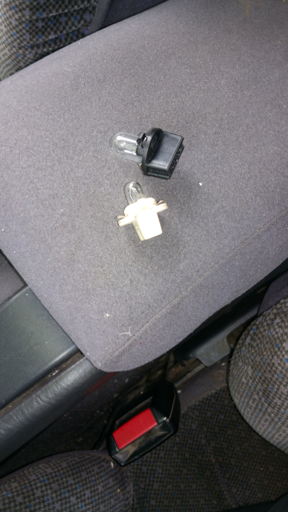 Лампочки щитка приладів 3