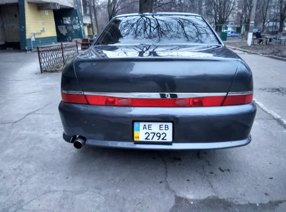 Задній бампер на місці)))
