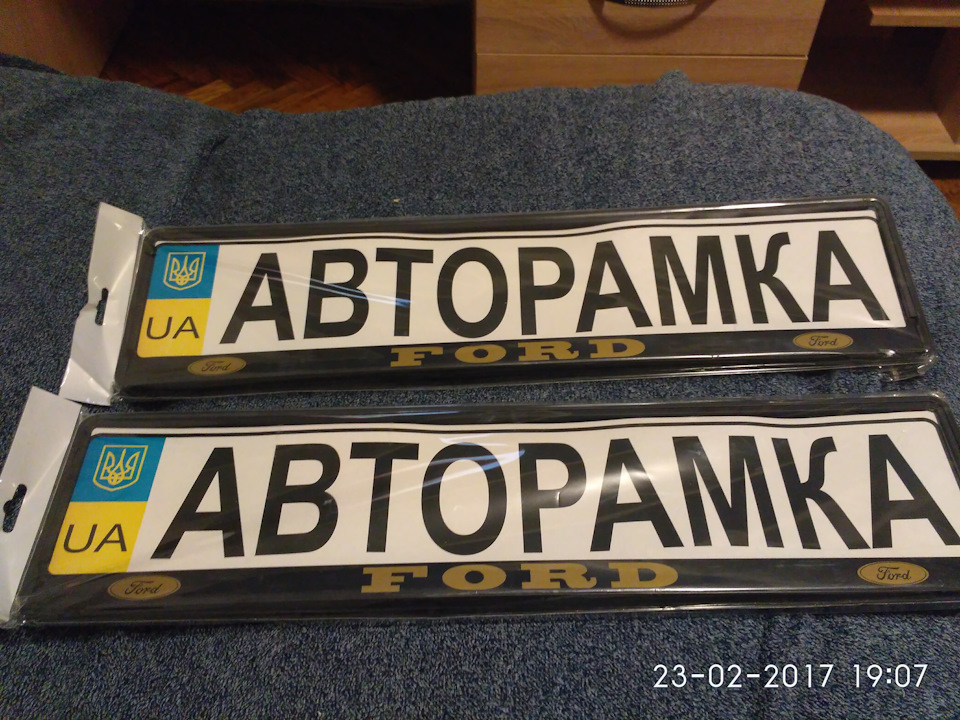 Встановлення рамок держ. номерів (Ford). 1