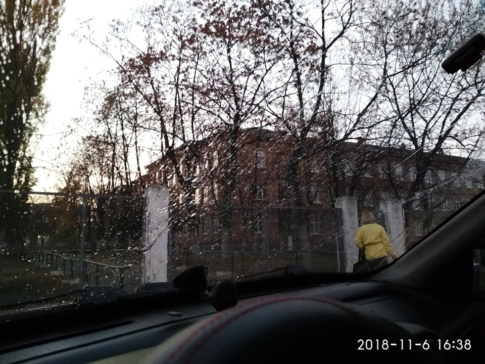 Встановлення віялових форсунок омивача лобового скла. 1