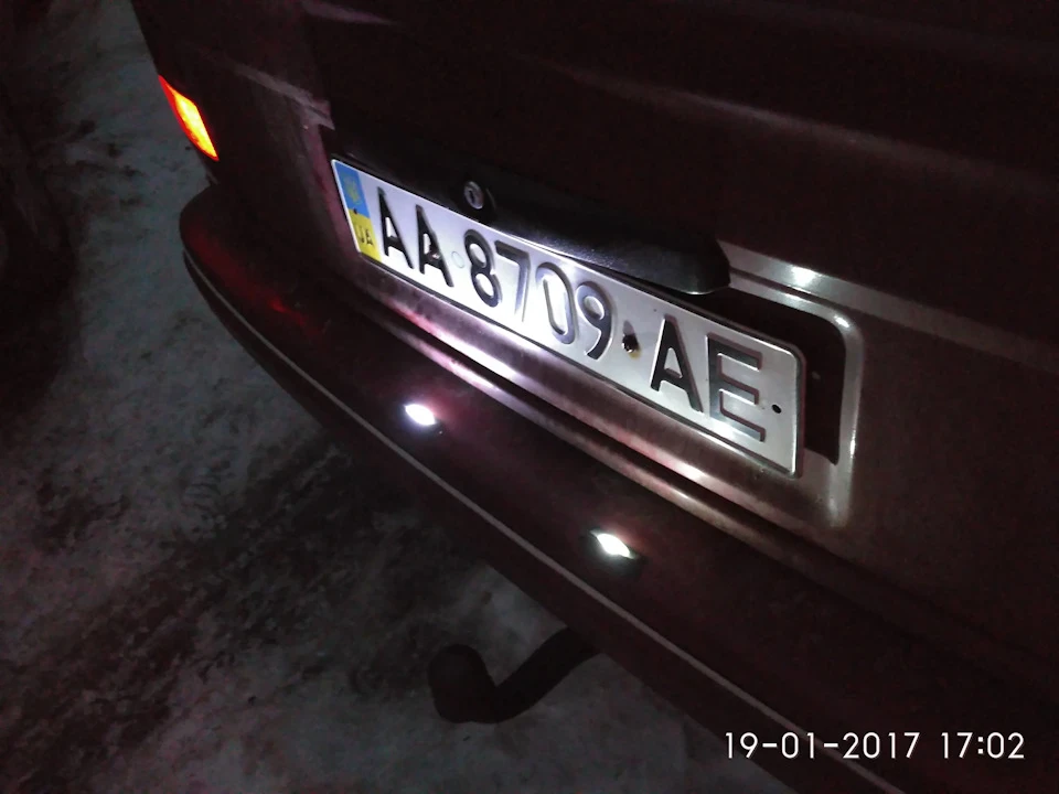 Заміна діодів у передніх габаритах + встановлення діодів на підсвічування номера.
