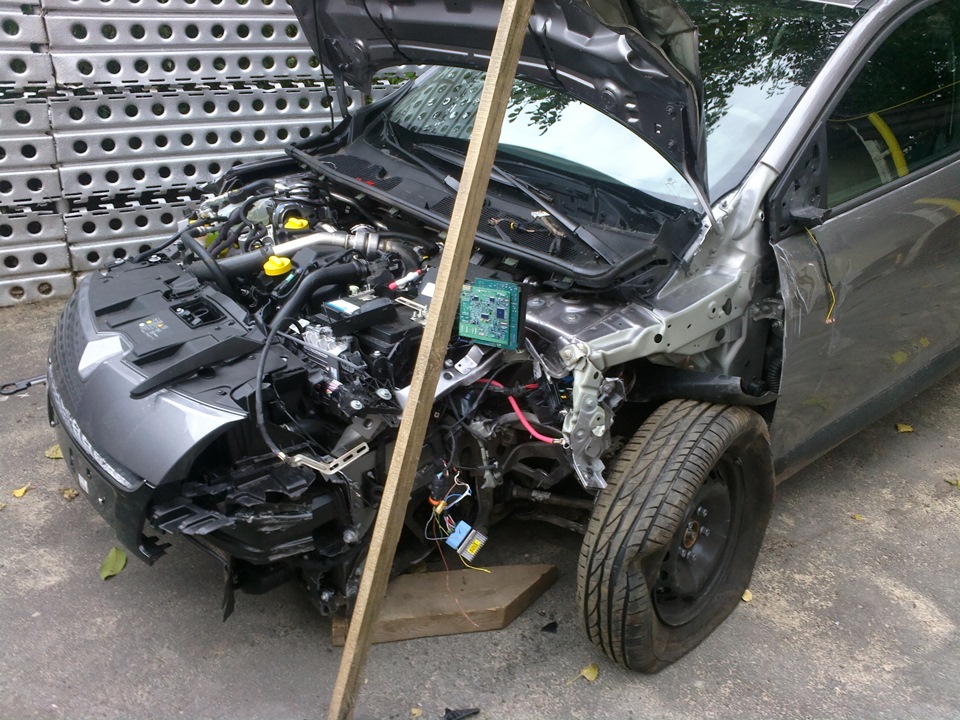 трохи постраждав Renault Megane 2013 3