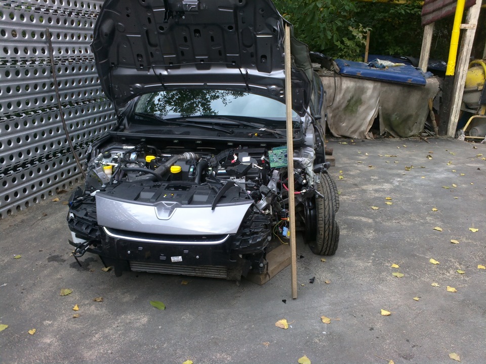 трохи постраждав Renault Megane 2013 5