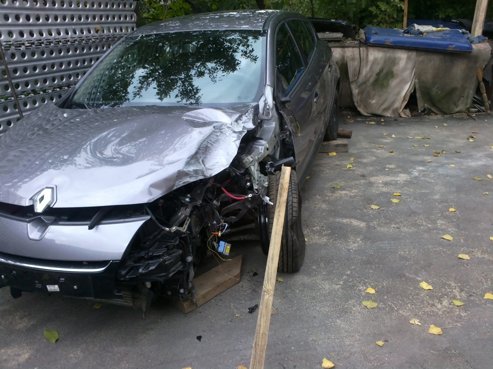трохи постраждав Renault Megane 2013 1