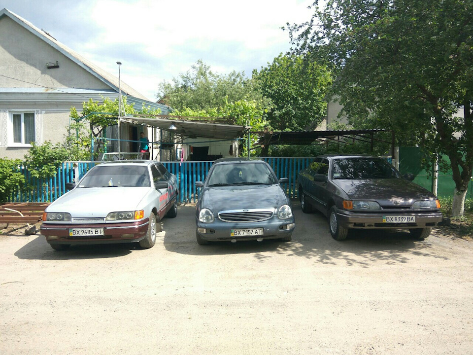 Троє з скриньки, всі різної особи))) 2