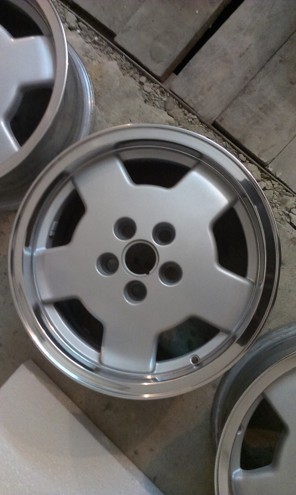 Продаю диски Cosworth R16 3