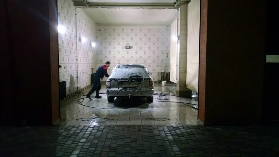 Нарешті виїхав.