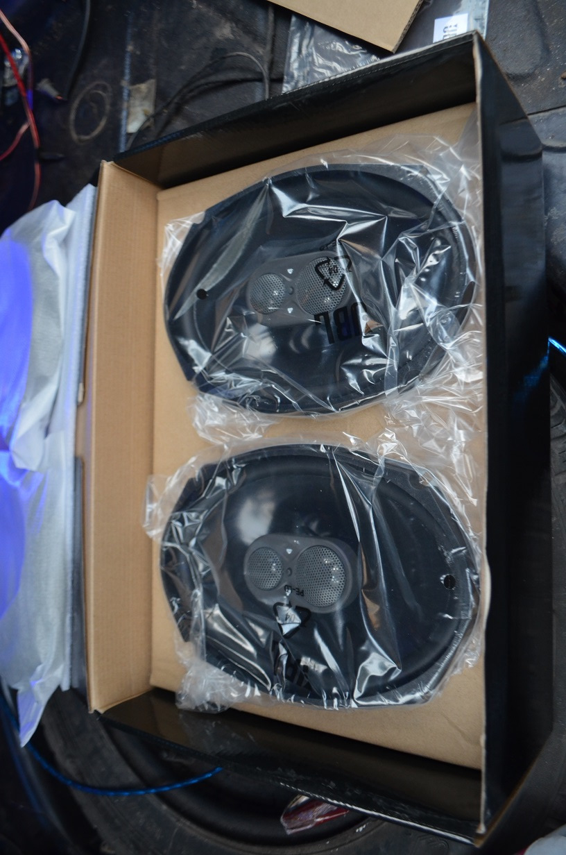 JBL 938 на заднюю полку. 3