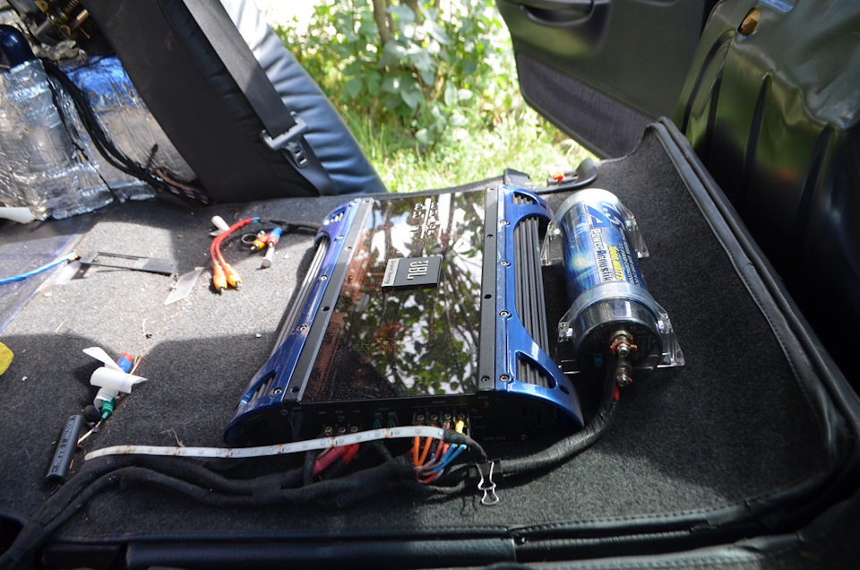 JBL 938 на заднюю полку. 4