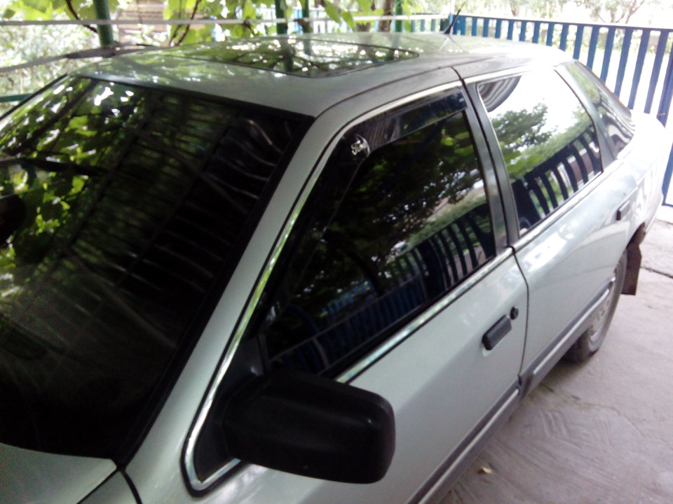 Вітровики на FORD Scorpio 3