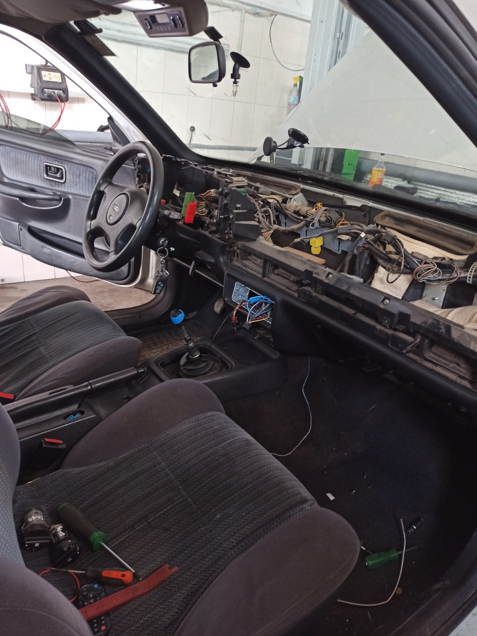 Заміна радіатора печі Скорпіо 2.0 DOHC 5