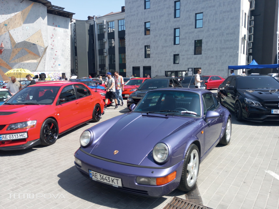 Виставка тюнінгованих авто та презент від адміністрації форд-клубу 5