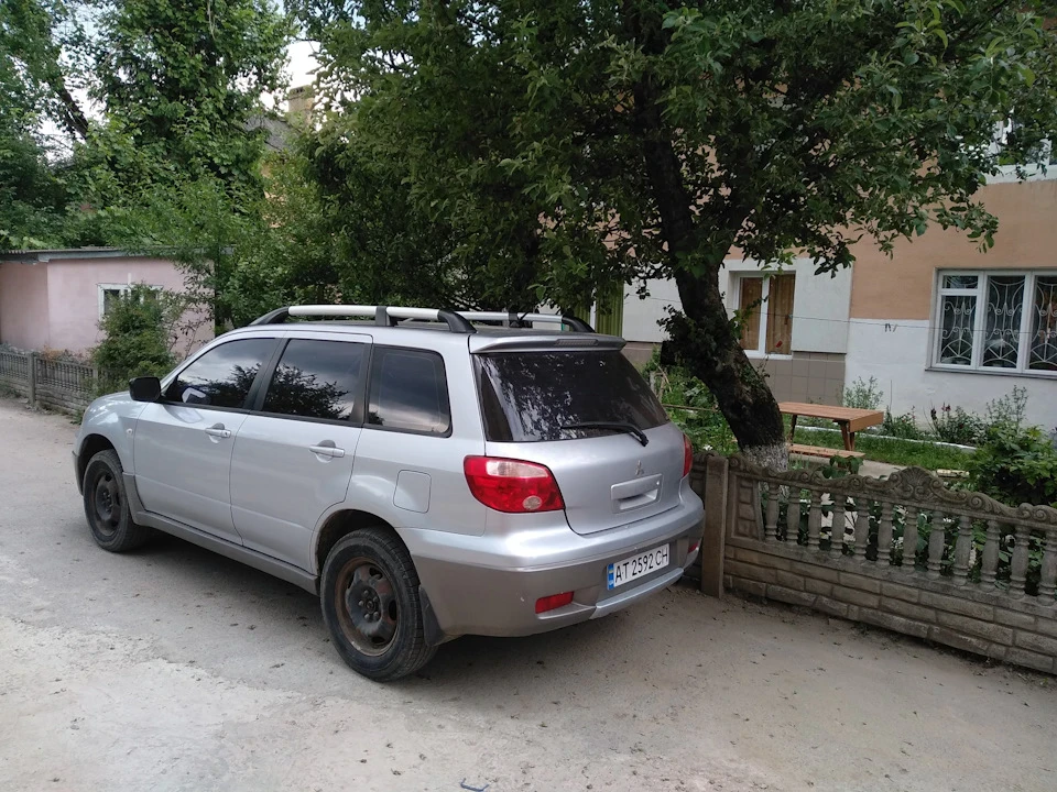 Отже скорп пішов до іншого.