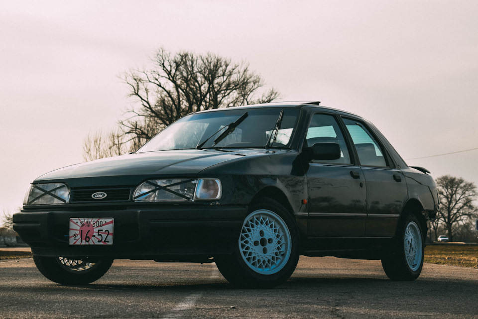 Руль RS, диски RIAL і custom панель приладів Ford Sierra 5