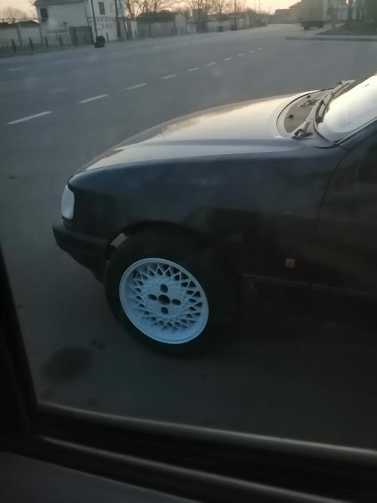 Руль RS, диски RIAL і custom панель приладів Ford Sierra 4