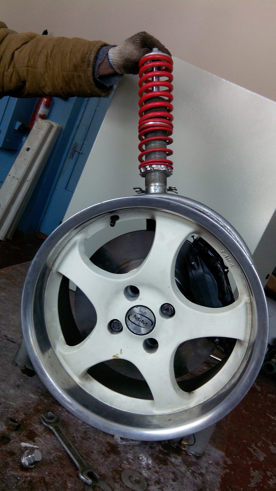 Купив гвинти, гальмівні диски 324мм + brembo Е38 1