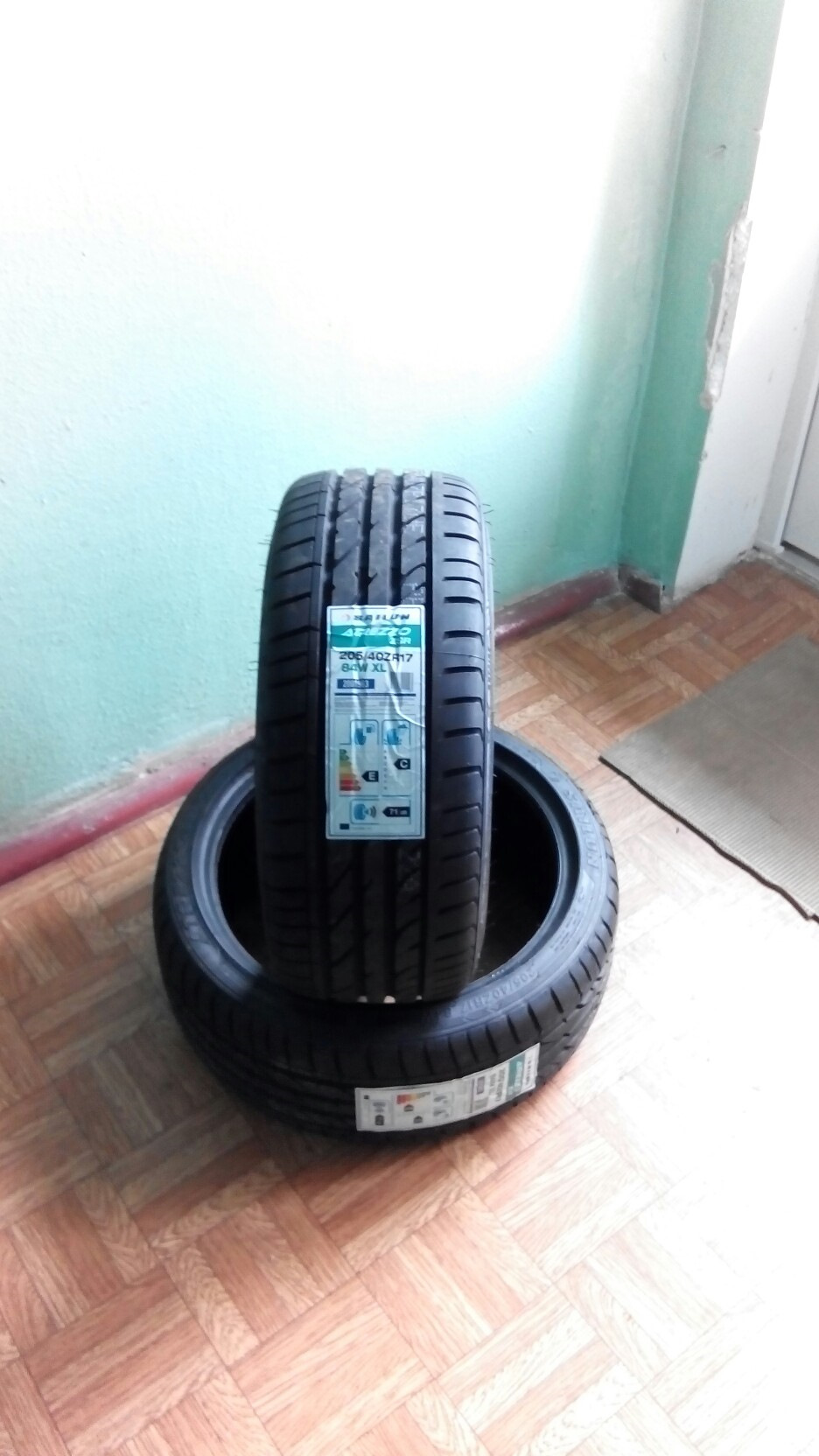 Прикупив гуму 205 40 17 2