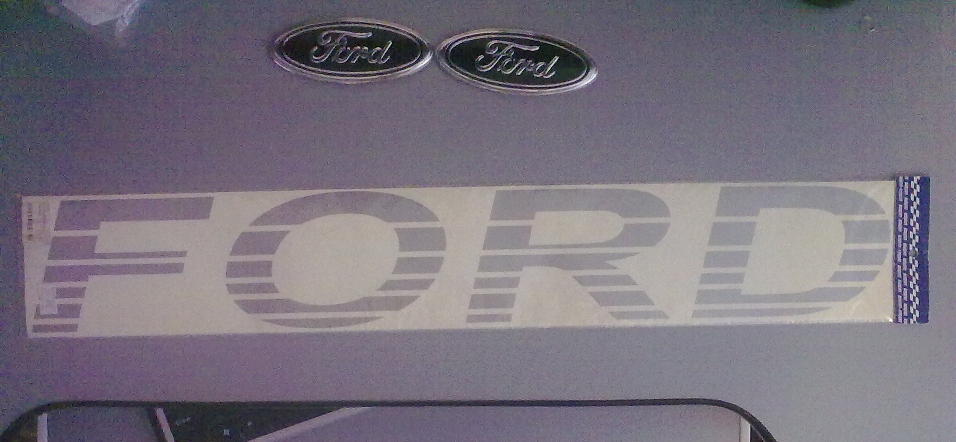 купив наклейку ford та емблеми.:) 2