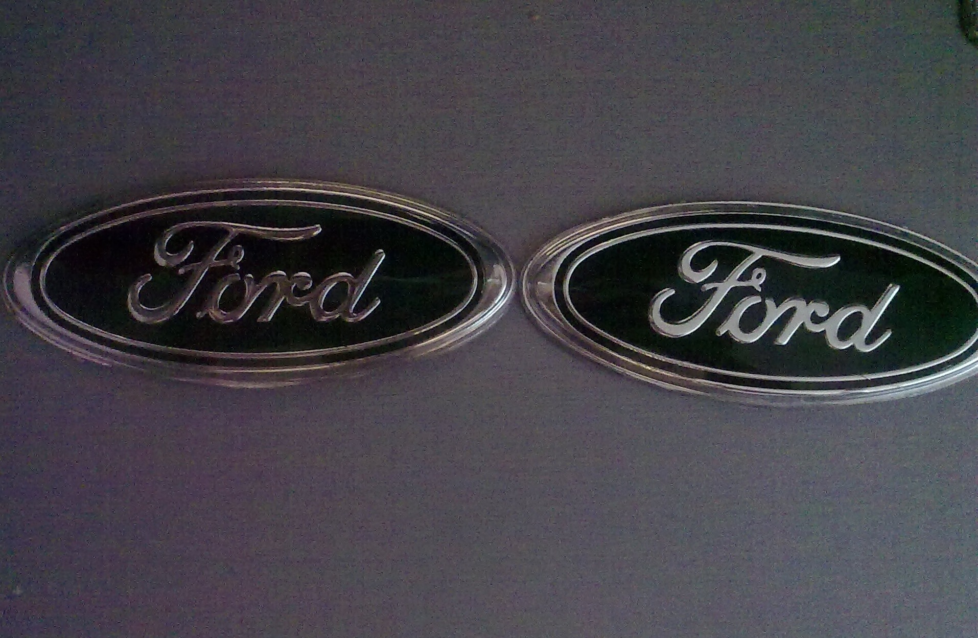 купив наклейку ford та емблеми.:) 1