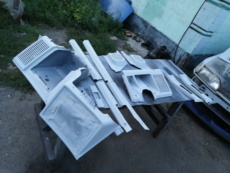Красимо нижню частину торпеди і тп. 3