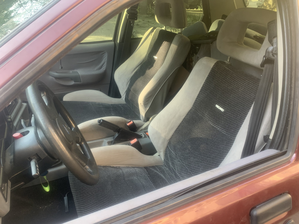 Встановлення сидінь Recaro від Opel Vectra A 5