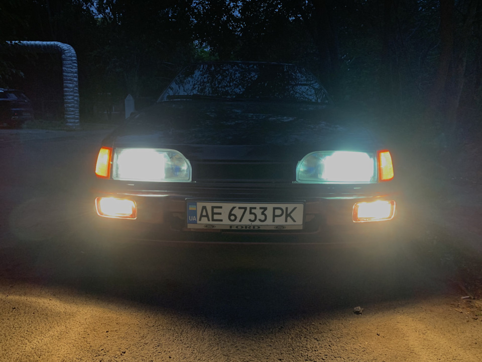 Установка універсальних протитуманок у бампер зі скловолокна Cosworth 4