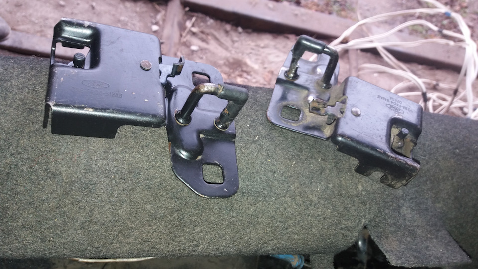 Замок кришки багажника + прикупив олію 10W-40 1