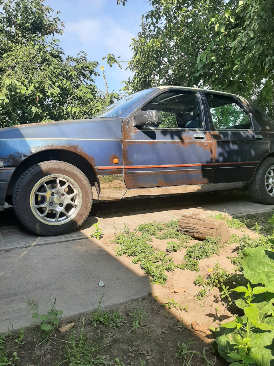 Пороги Ford Sierra ще схожі 3