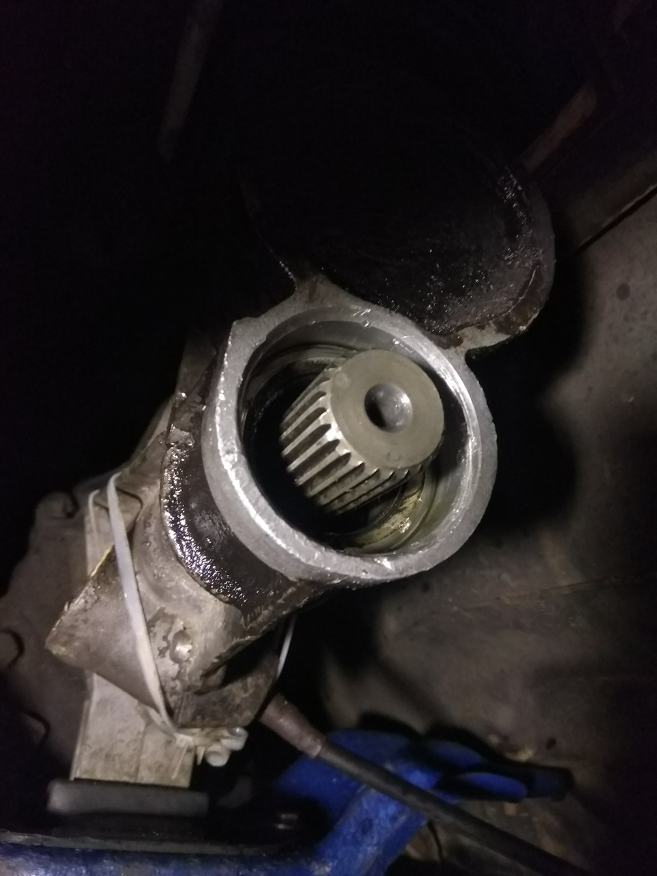 Заміна сальника коробки передач n9 Ford Sierra 2