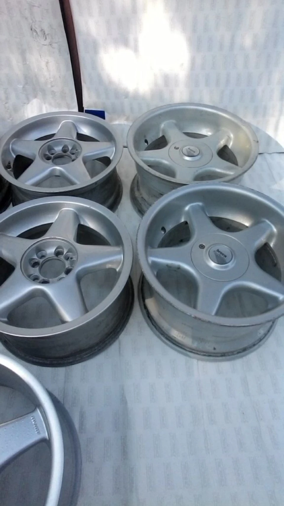 Купив два диски Brock B1 - R16, J9, ET15.