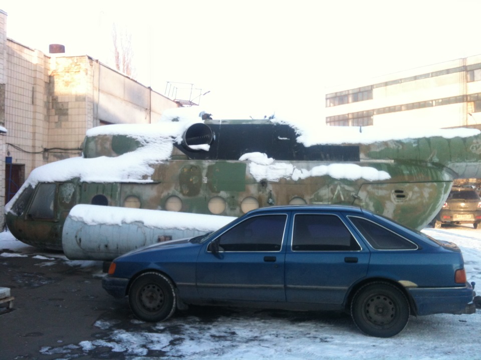 Ford Sierra & Helicopter 3