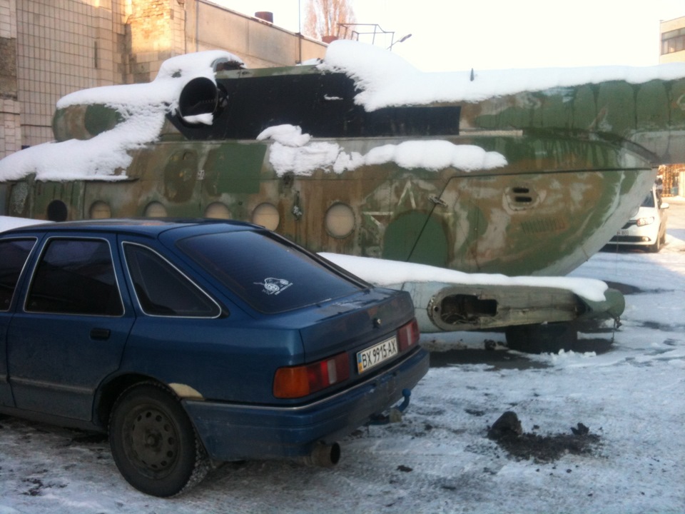 Ford Sierra & Helicopter 2