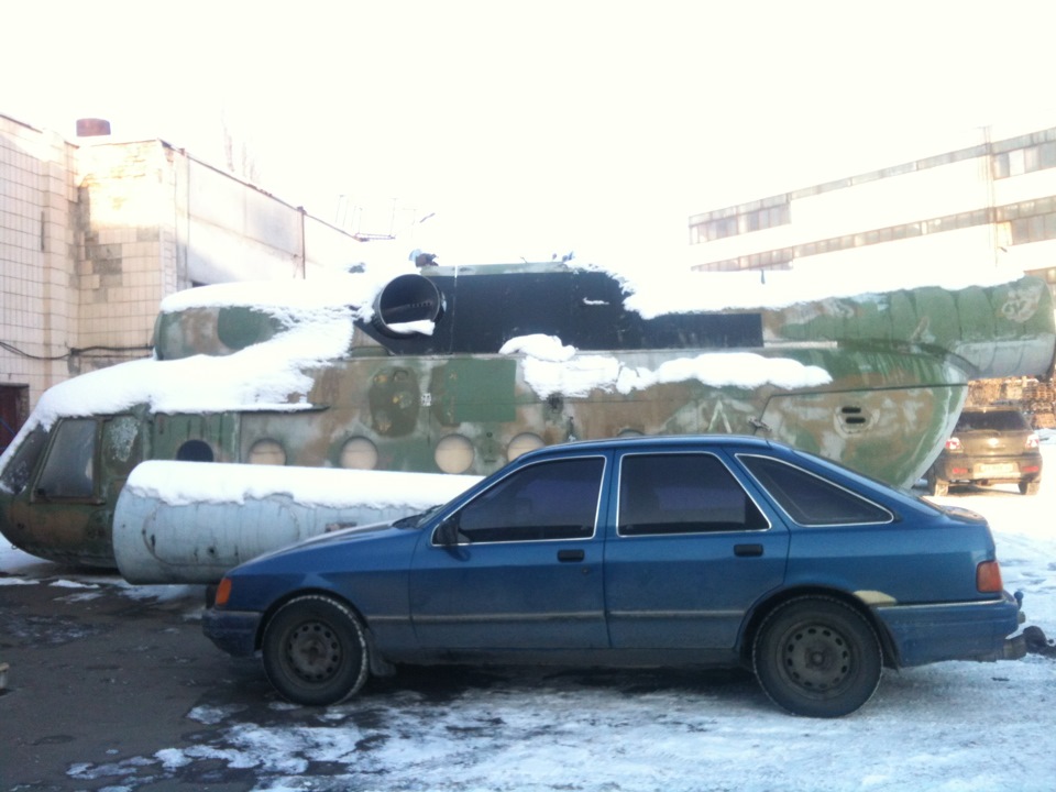 Ford Sierra & Helicopter 4