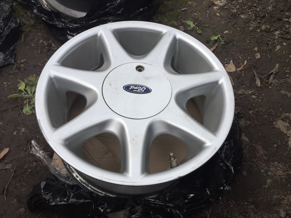 Диски Centra R15 на Ford Sierra 1