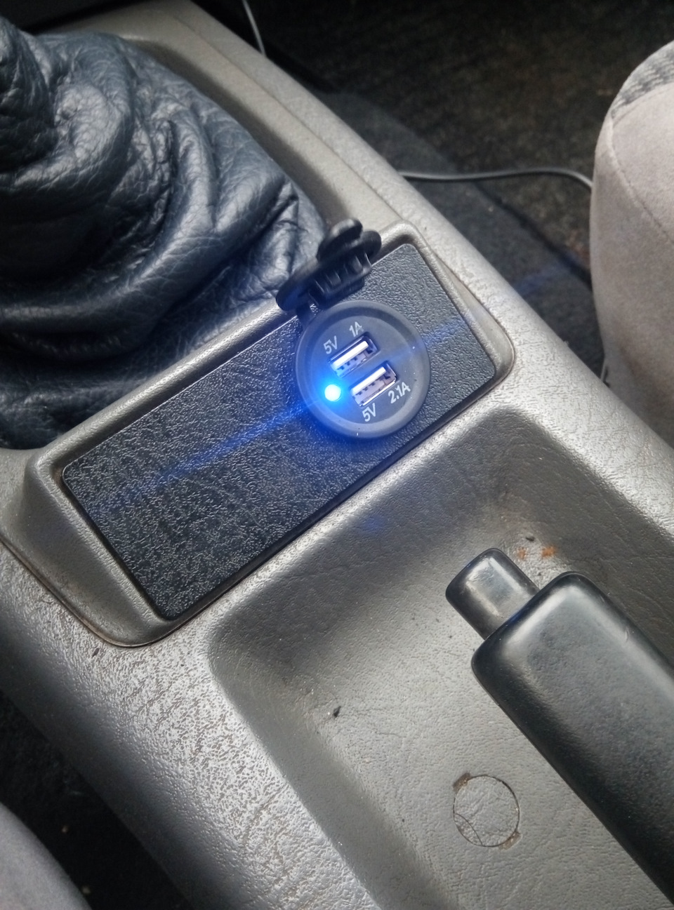 Корисна річ в авто USB!) 1