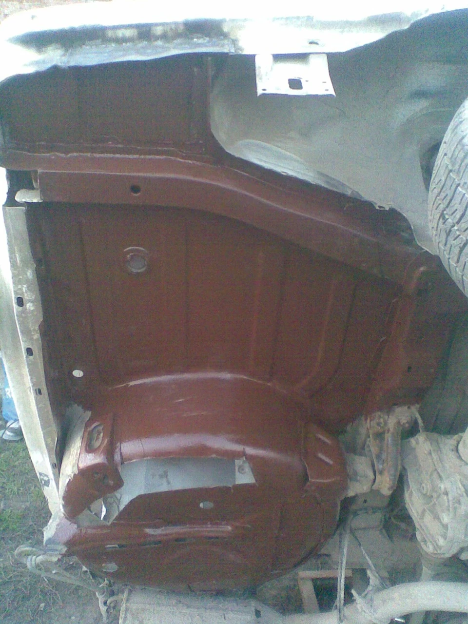 Чистка та грунтовка днища