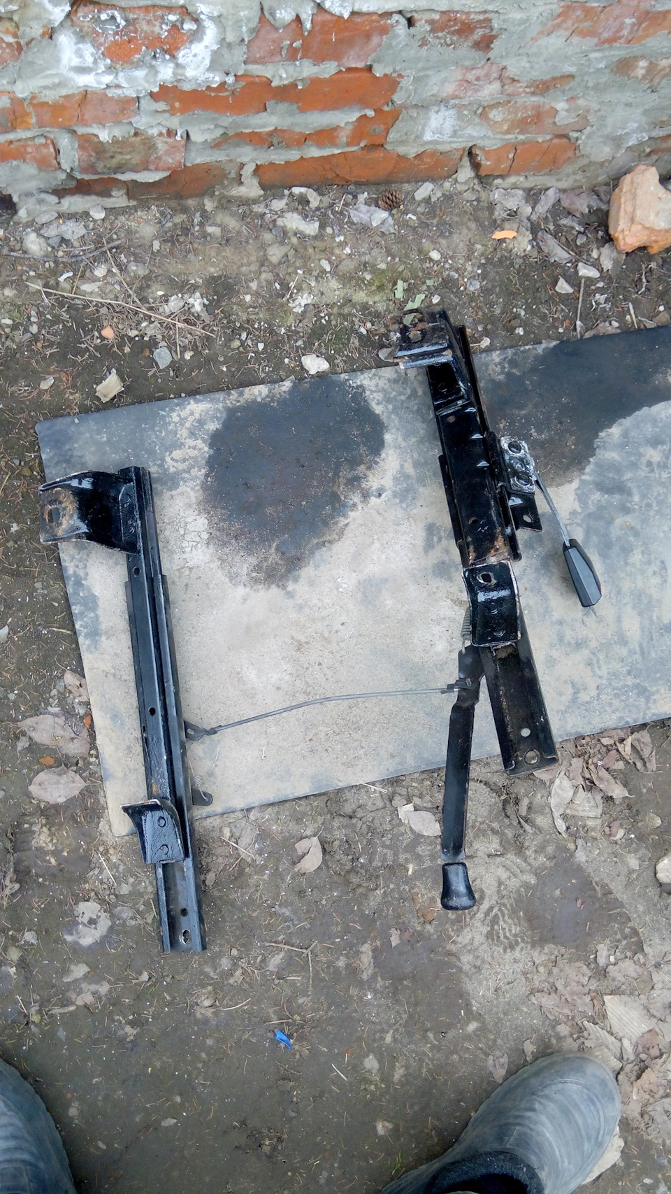 Заміна звичайної каретки сидіння водія на каретку з регулюванням висоти 4