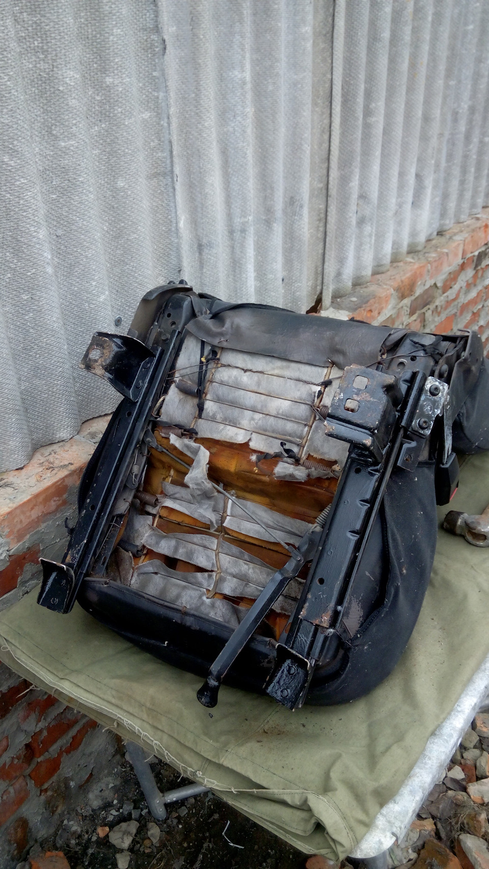 Заміна звичайної каретки сидіння водія на каретку з регулюванням висоти 1