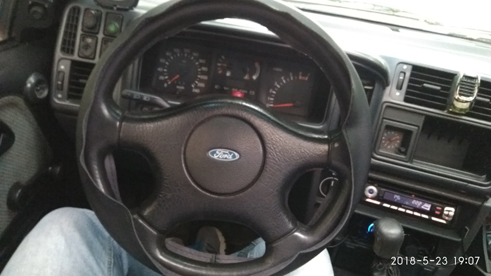 Оплетка на руль Ford Sierra 1