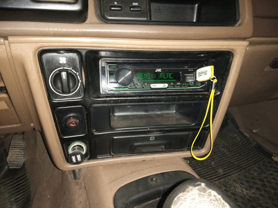 Замінив автомагнітолу 1