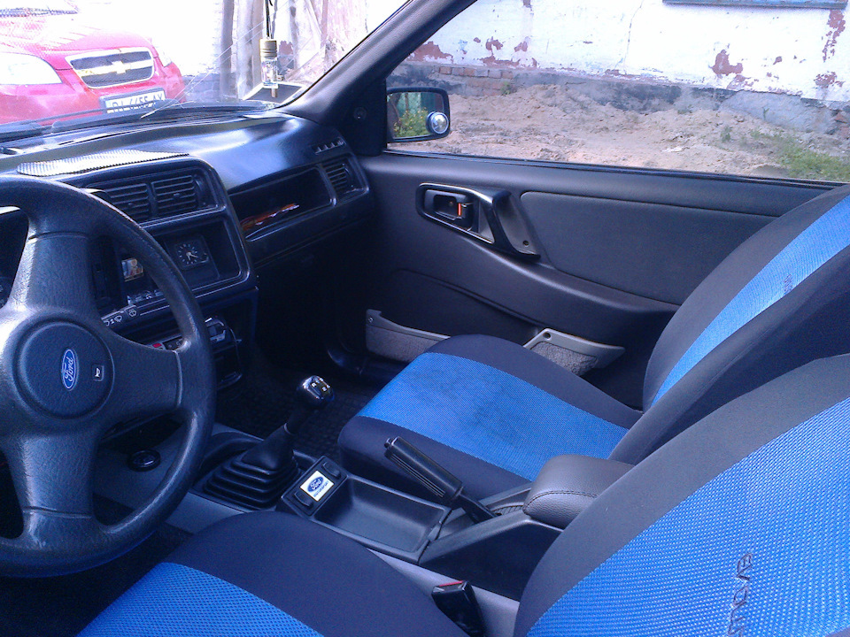 Заміна передніх сидінь: ~сток~Recaro~Toyota Yaris 3