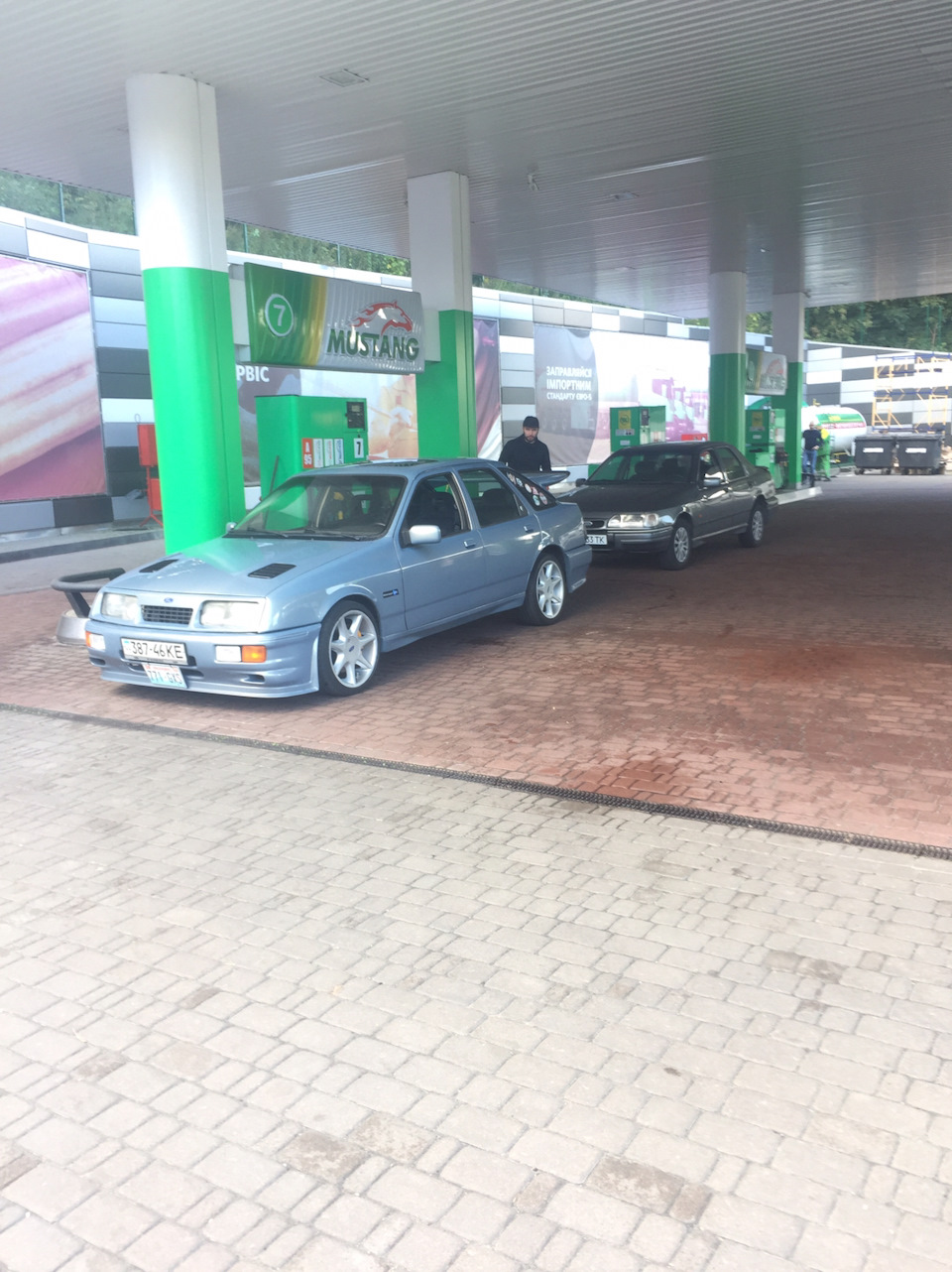 Осінній old car land 3