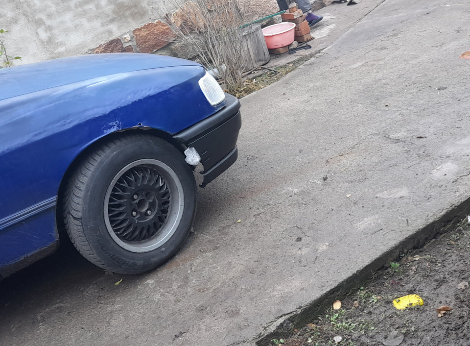 Передній бампер на Ford Sierra від Opel Vectra A 3