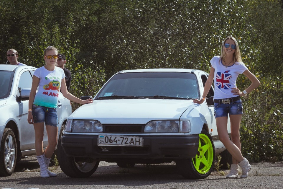 була днюха, подарував собі та ластівці 2din мультимедіа-центр =) версія 2.0 з фото авто, щоб не блокували!)) 2