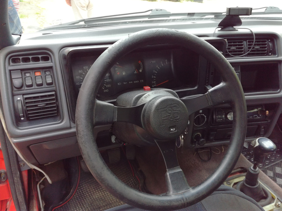 Руль Ford RS (перефарбував у чорний мат) 3
