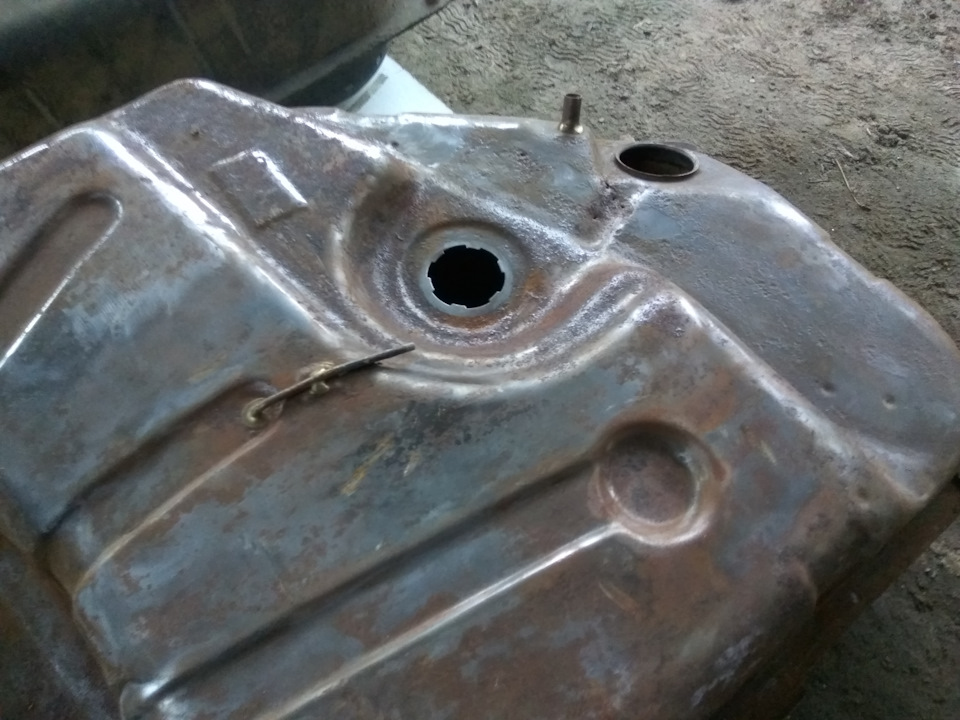 Бензобак Ford Sierra OHC 4