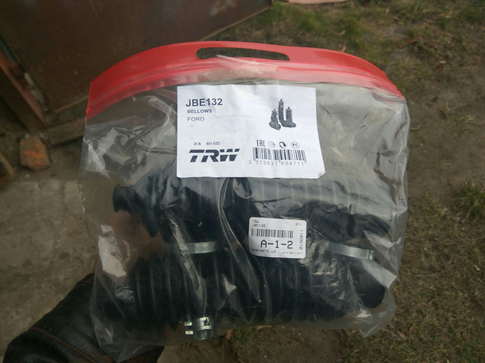 Заміна пильовиків рульових тяг TRW JBE132 2