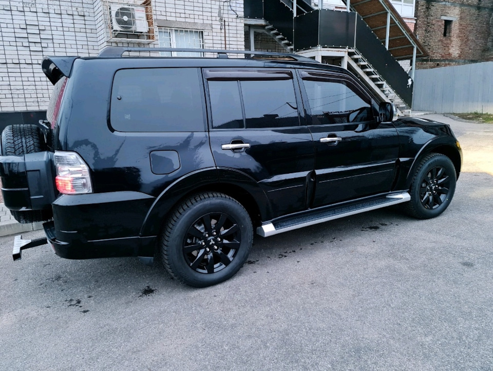 Відбійник, причал для чайників на Mitsubishi Pajero 5