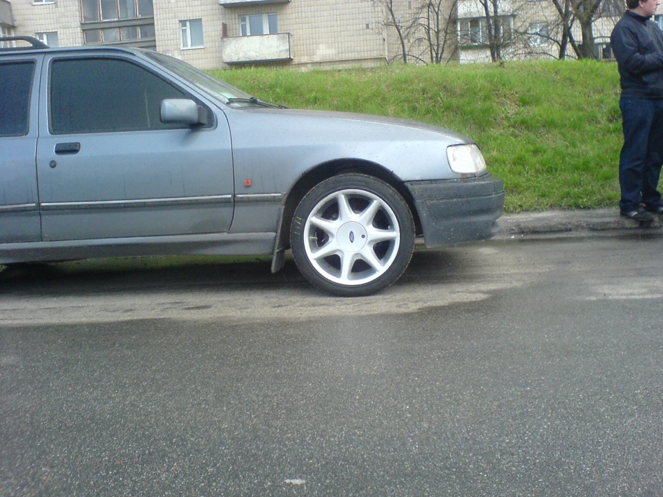 R17 Ford RS 1