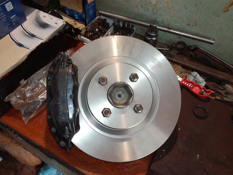 Великі гальма (частина 1): 324 мм + Brembo 4 pot 1